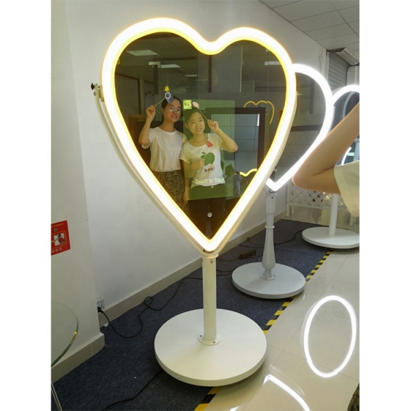 Touch Screen Selfie Mirror Booth